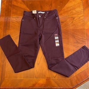 Brand New 311 Shaping Skinny Levi’s W27 (size 4) L30 with tag